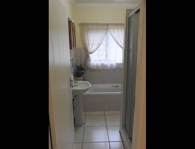 2 BEDROOM APARTMENT TO LET IN MONTROSE